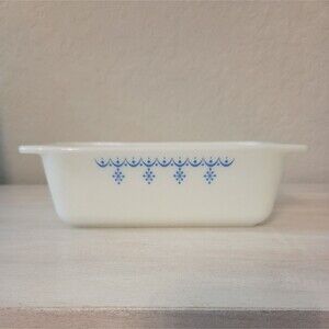 Vintage Pyrex Snowflake Garland Blue 913 Loaf Pan Dish